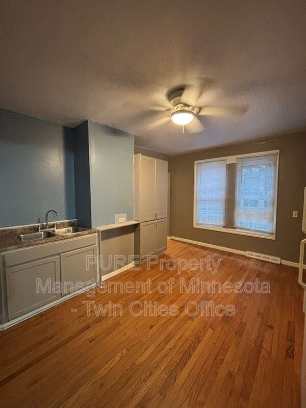 Building Photo - 1848 Quincy St NE
