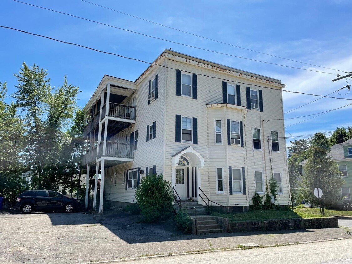 151 Ray St Unit 3A, Manchester, NH 03104 Room for Rent in Manchester, NH