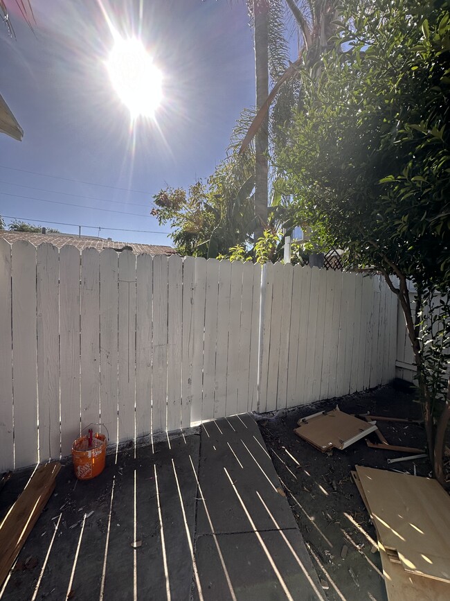 Patio - 227 N Yale Ave