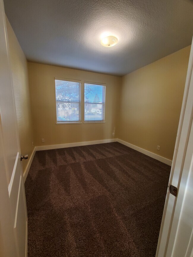 Building Photo - 5250 Cliff House Way