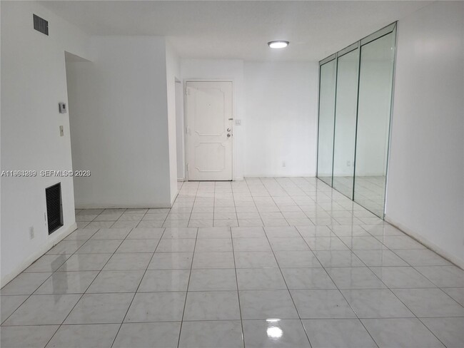 Foto del edificio - 3125 Oakland Shores Dr