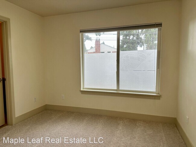 Building Photo - 3 br, 2.5 bath House - 428 N 130th St