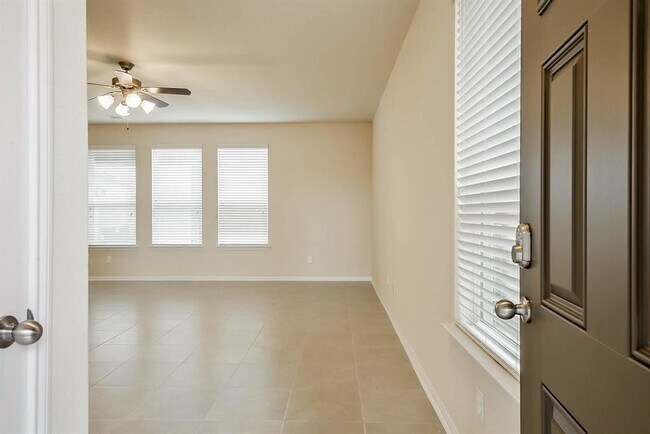 Foto del edificio - 4211 Fair Country Ln