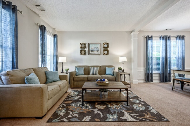 Building Photo - 206 Persimmon Tr