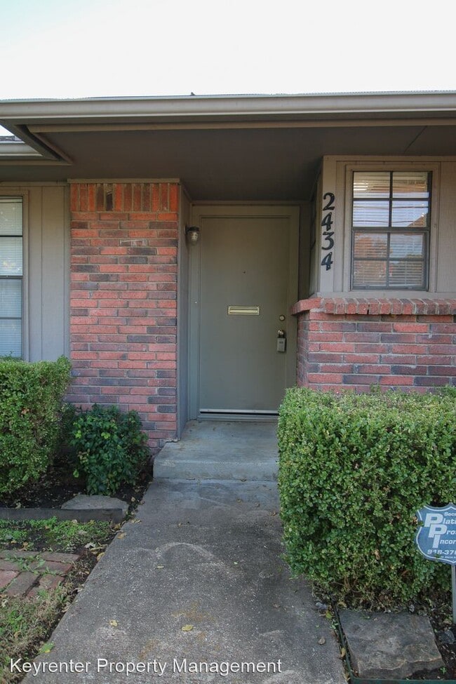 Building Photo - 2 br, 2 bath House - 2434 E 55th Place