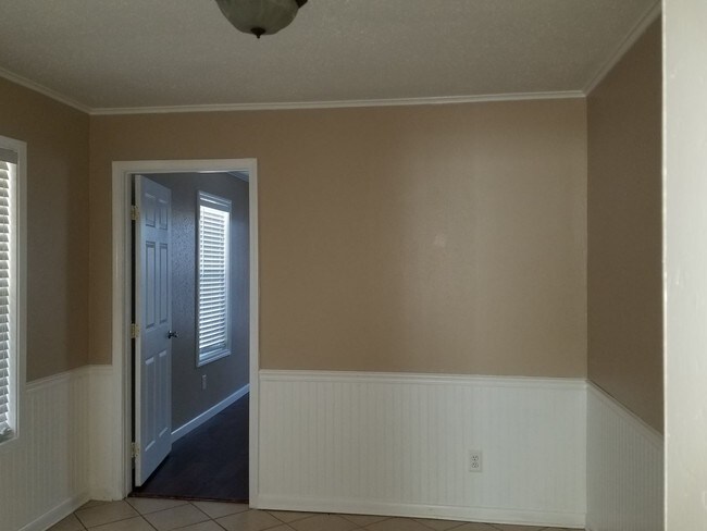 Building Photo - 4 br, 2 bath House - 1219 Gladiolus