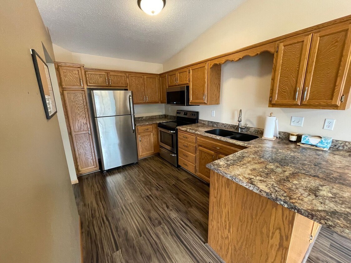 Primary Photo - Beautiful 3 Bed Townhome in South Fargo!