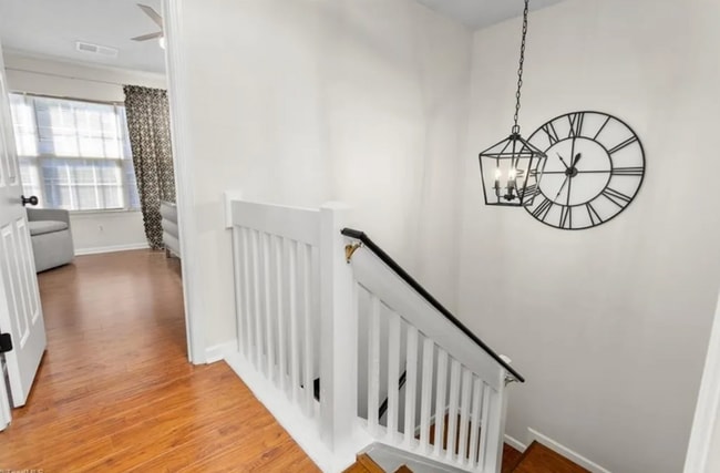 Building Photo - Highly desired modern 2 bedroom 2.5 bath t...