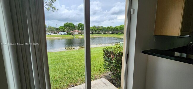 Foto del edificio - 3478 Briar Bay Blvd