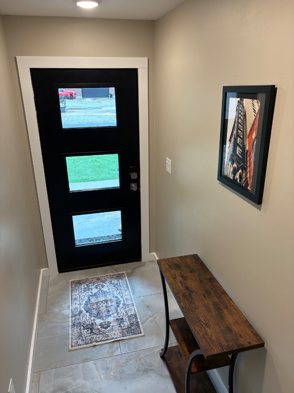 Building Photo - 577 English St