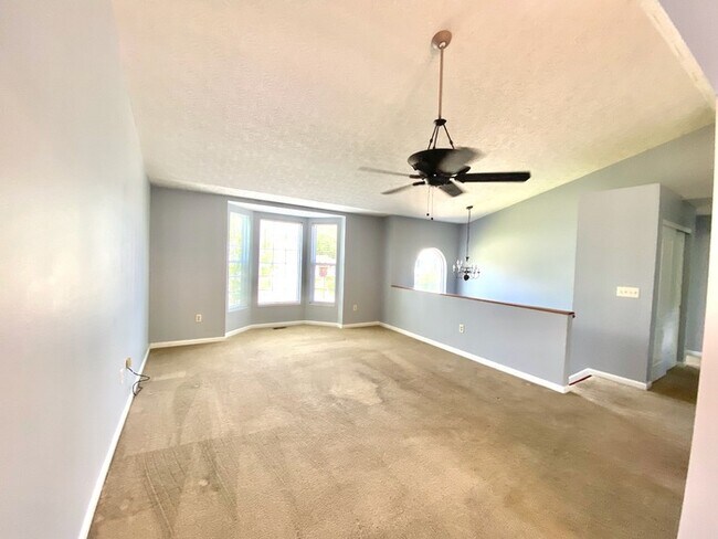 Foto del edificio - Nice 3 Bed Bi-level Available in Hebron!