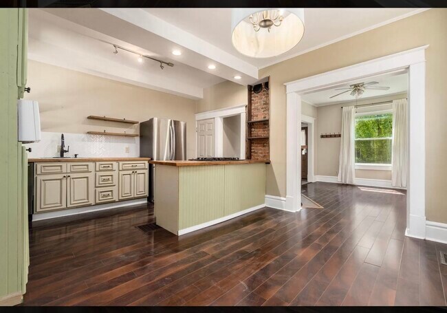 Foto del edificio - 82 E Tompkins St