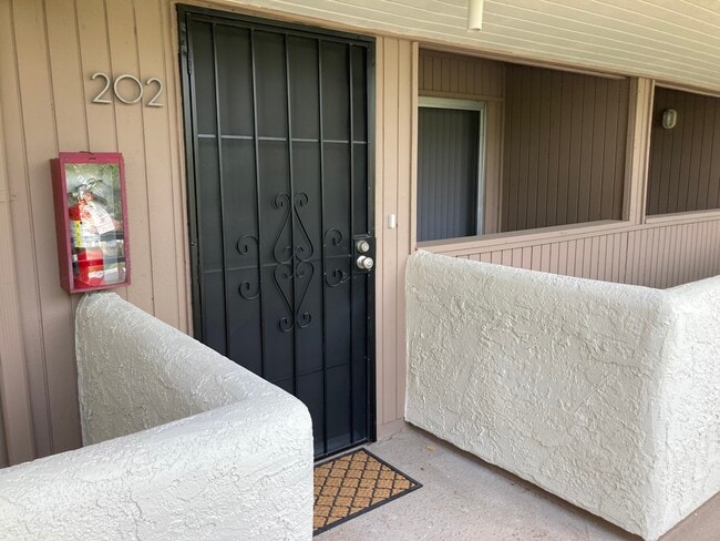 Building Photo - 2875 N Los Felices Rd