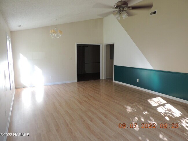 Building Photo - 120 Waterfall Dr