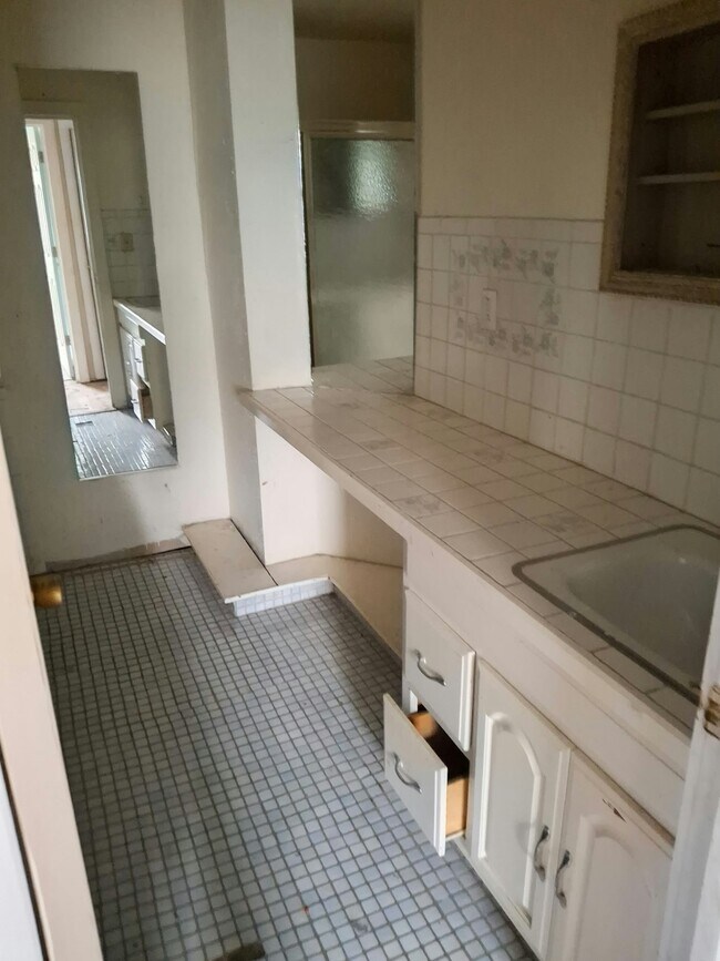 Foto del edificio - 311 W 5th St