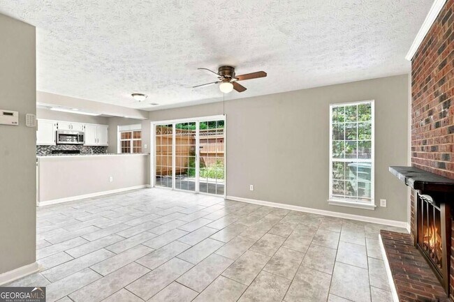Foto del edificio - 5557 Clover Rise Ln