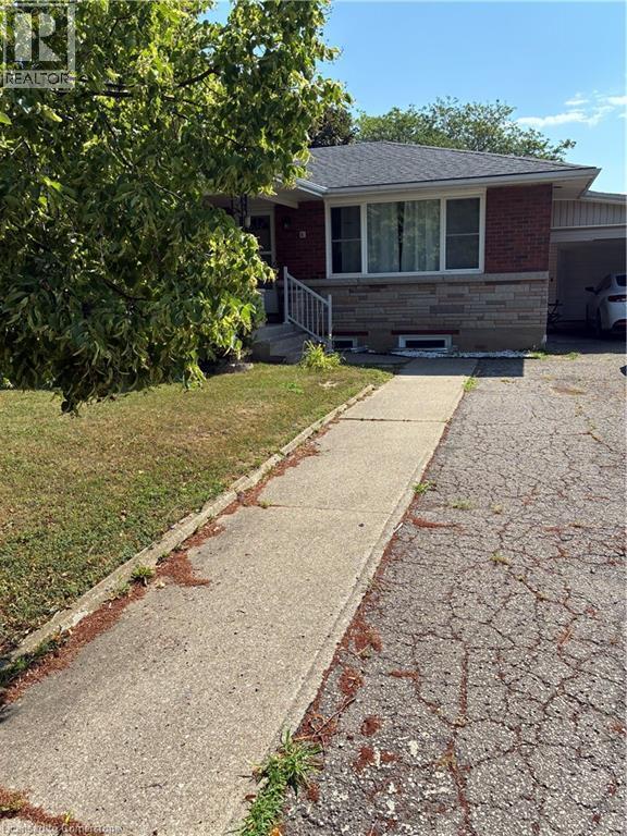 Primary Photo - 6 Howard Ave
