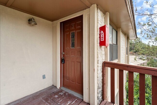 Foto del edificio - 906 N LBJ Dr
