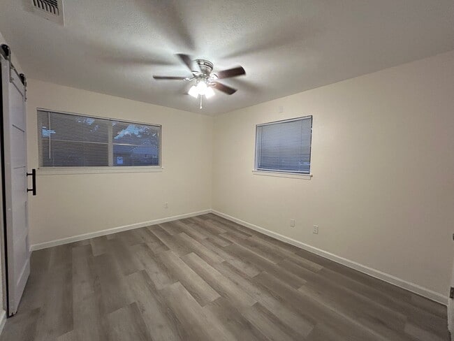 Building Photo - 3210 Valley Brook Dr