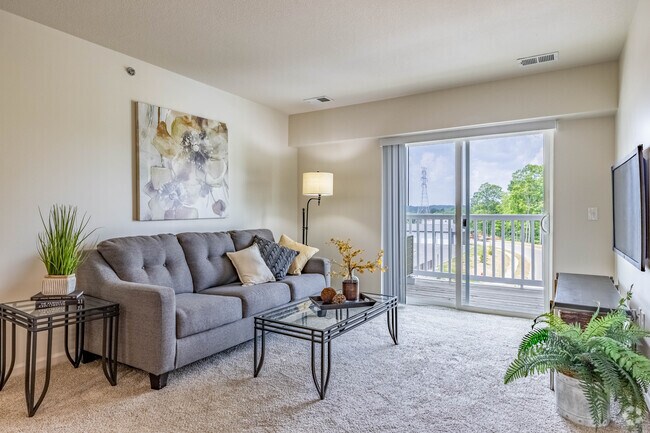 2 habitaciones, 1 baño - 825 pies cuadrados - Sala de estar - Fieldchase Senior Apartments