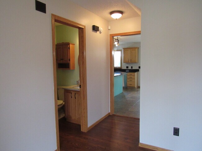 Building Photo - 1231 W Price Ct