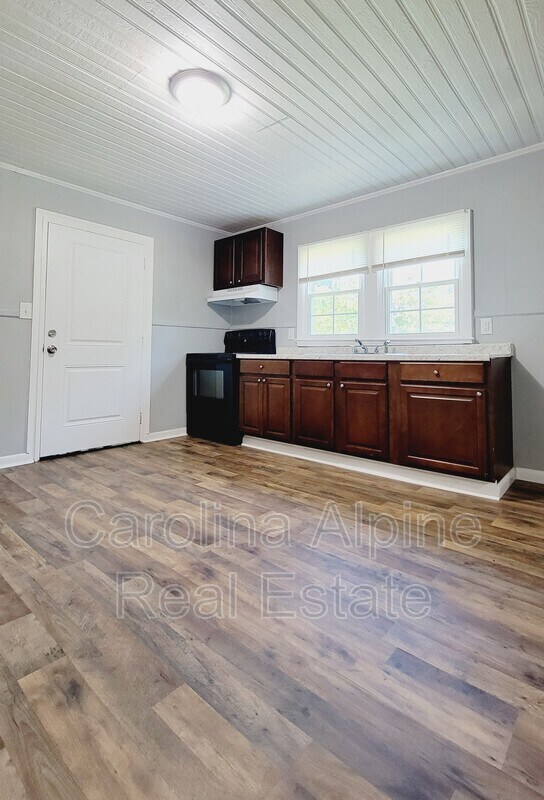 Building Photo - 524 Porter St