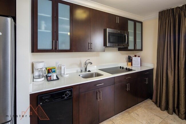 Building Photo - 255 Beach Walk