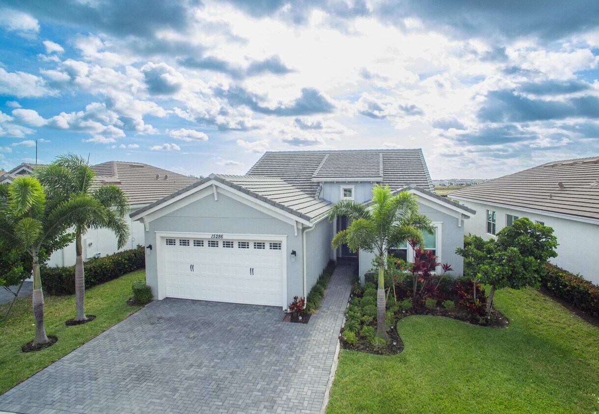 Foto principal - 15286 Goldfinch Cir