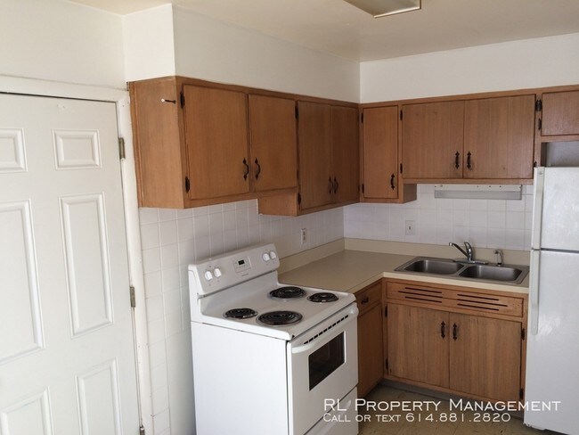 Building Photo - 873 N Meadows Ct