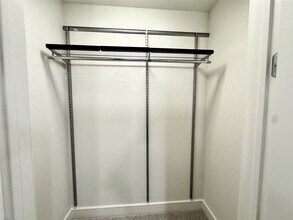 Building Photo - 2303 Mid Ln