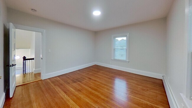 Building Photo - 44 Dimmock St