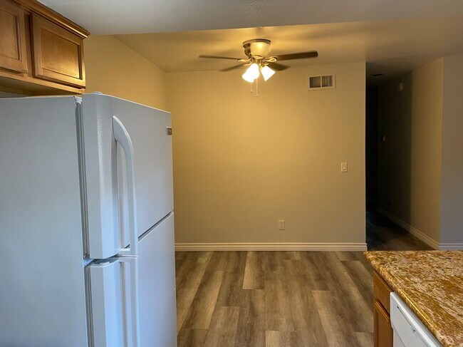 Foto del edificio - 1114 W Blaine St