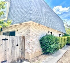 Building Photo - 5806 Belmoor Dr