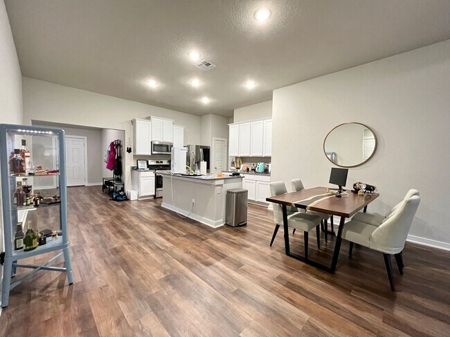 Foto del edificio - 3 Bedroom/2 Bath Escalera Subdivision