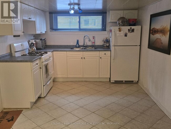 Building Photo - 43 Golden Blvd W