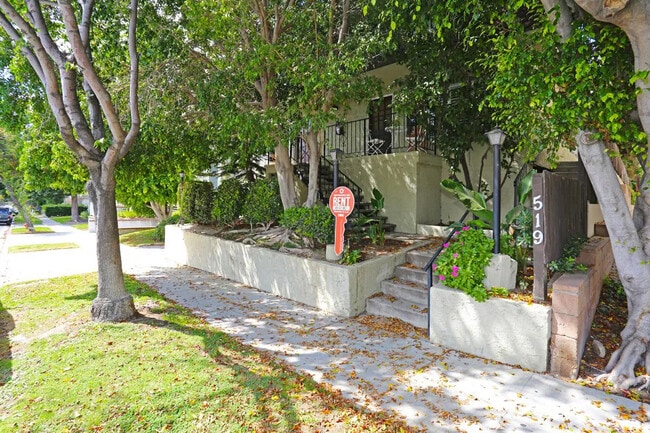 Building Photo - 519 E Providencia Ave