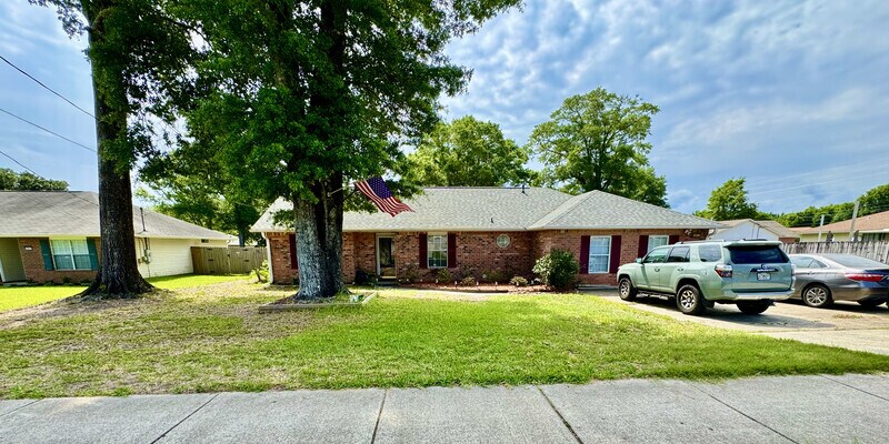 Foto principal - 6895 Community Dr