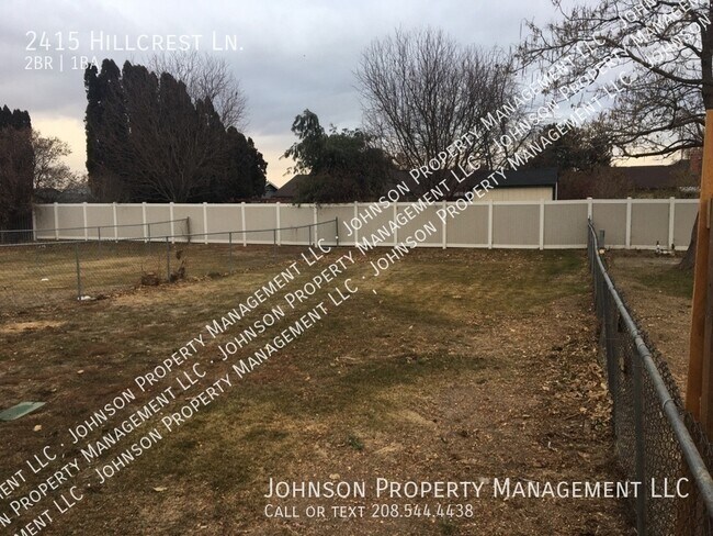 Foto del edificio - 2415 Hillcrest Ln