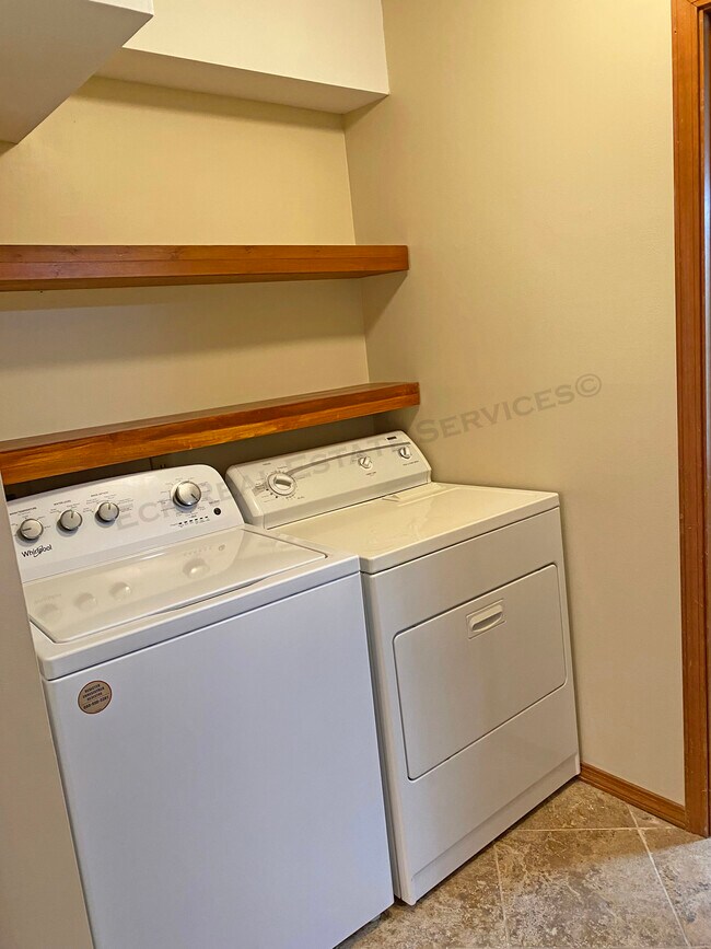 Foto del edificio - 1410 Anthony Michael Dr