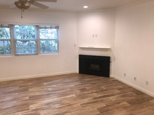 Living Room - 817 18th St
