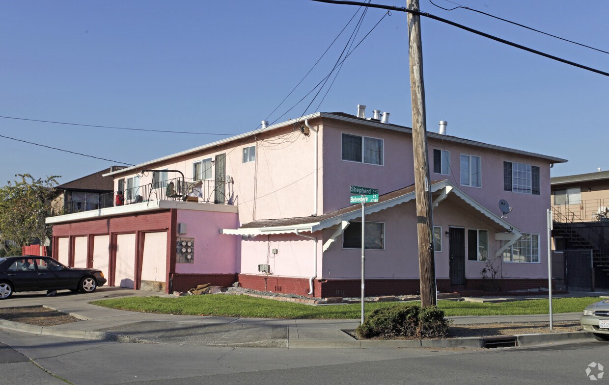 Foto del edificio - 211 Shepherd Ave