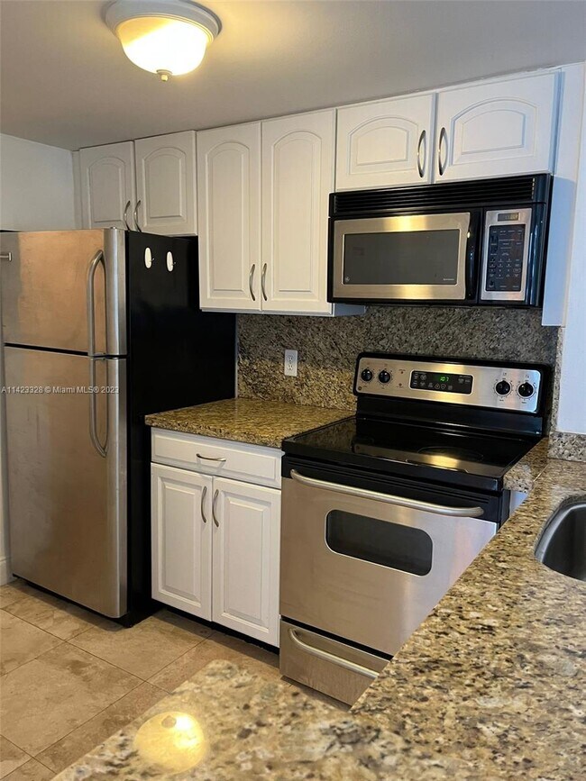Building Photo - 770 Claughton Island Dr