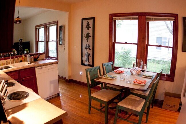 Foto del edificio - 2414 Quincy St NE