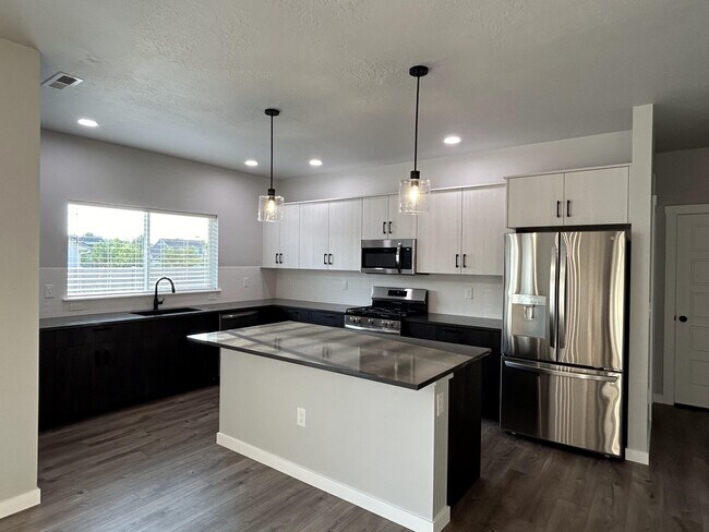Cocina - 3039 S Alcamo Way