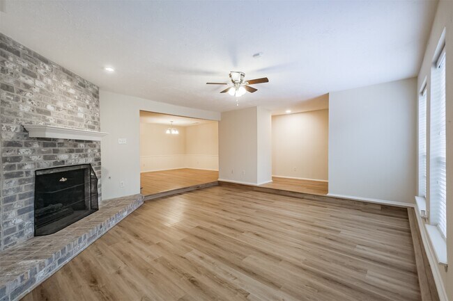 Building Photo - 3362 Continental Dr