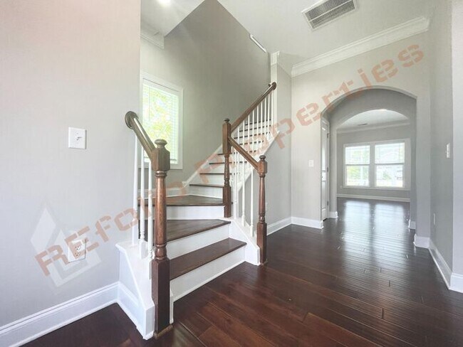 Building Photo - Lovely & Spacious 3 Bedroom, 2.5 Bathroom ...