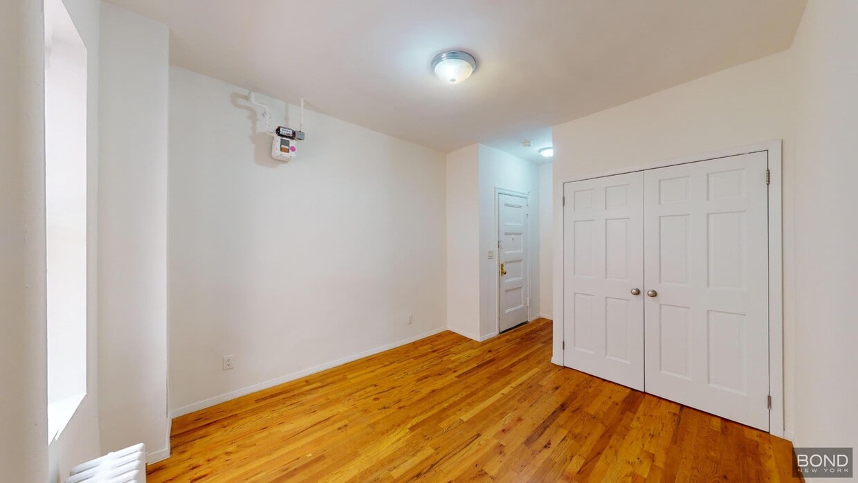 Primary Photo - 415 E 73rd St