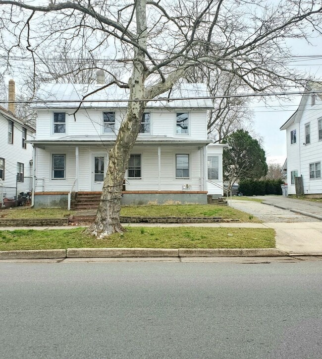 Building Photo - 407 S 8th St