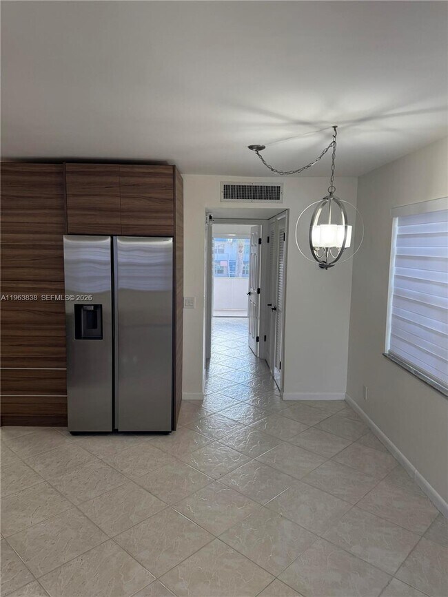 Foto del edificio - 319 Normandy G