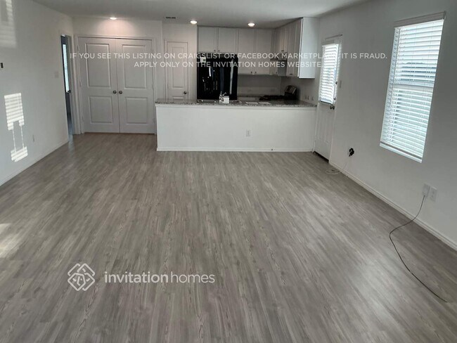 Foto del edificio - 6558 Runaway Row